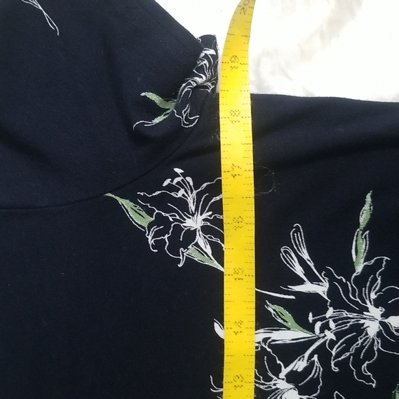 Emma James Floral Blue Short Sleeves Blouse Top.  L - Picture 7 of 8